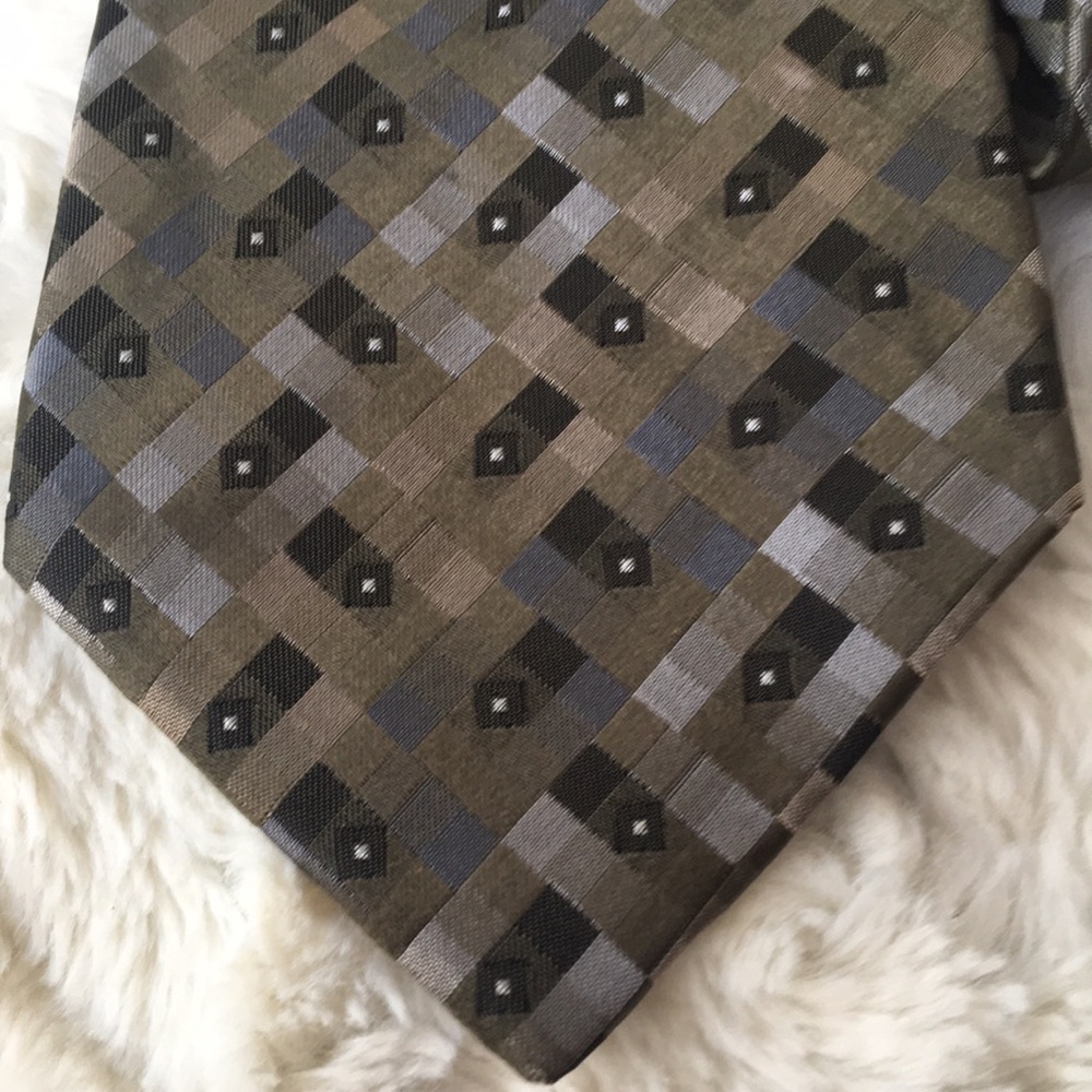 Like New Saxony Collection Pattered Tie